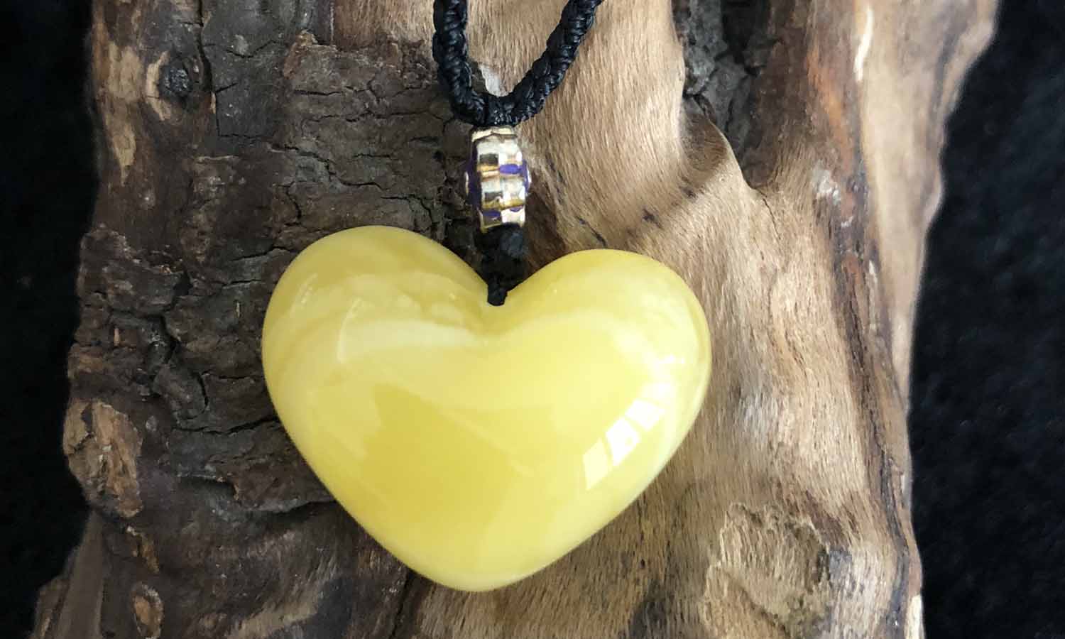 白花蜜蜡桃心吊坠