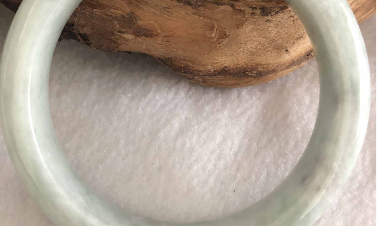 豆青绿翡翠手镯